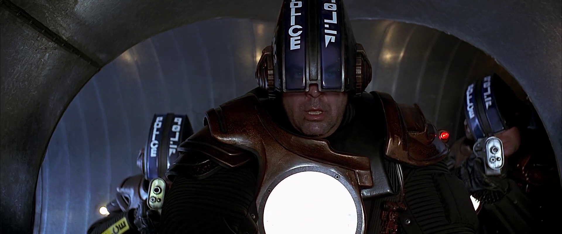thefifthelement-police-003.png